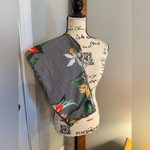 Grifflin Paris, small flower/striped pattern pants.